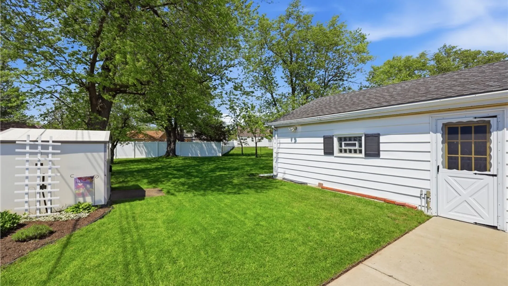 Property at 115 Cathedral Lane, Cheektowaga, NY 14225 43