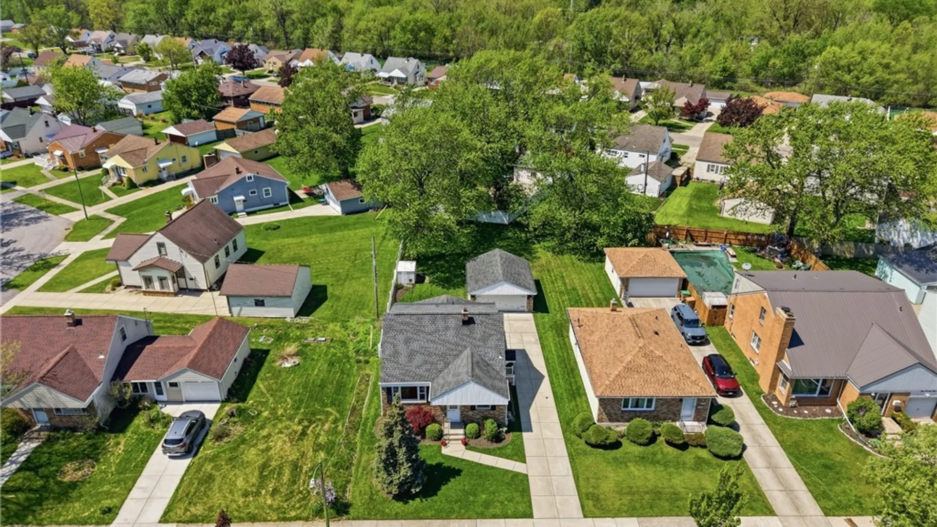 Property at 115 Cathedral Lane, Cheektowaga, NY 14225 46