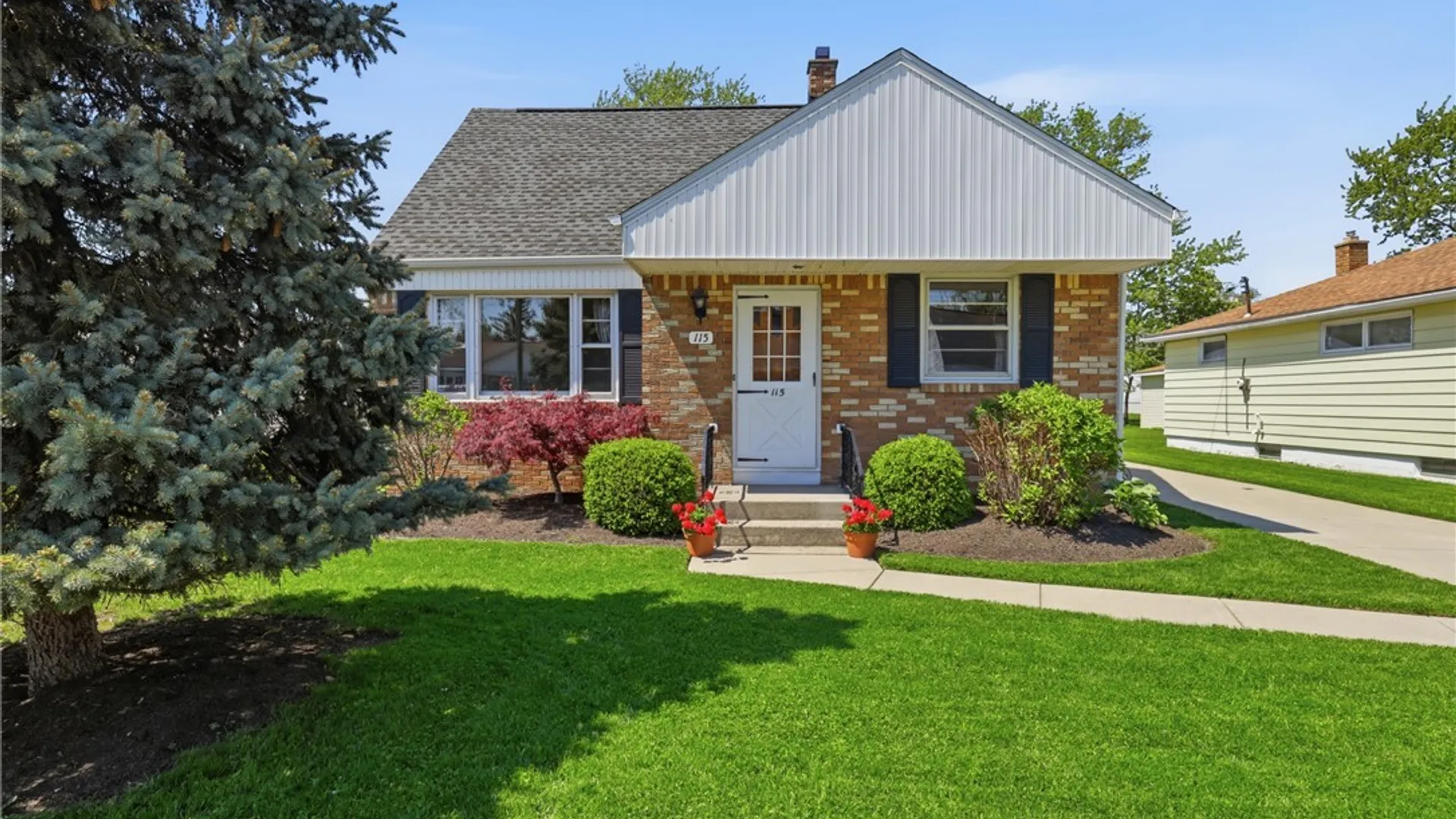 Property at 115 Cathedral Lane, Cheektowaga, NY 14225 5