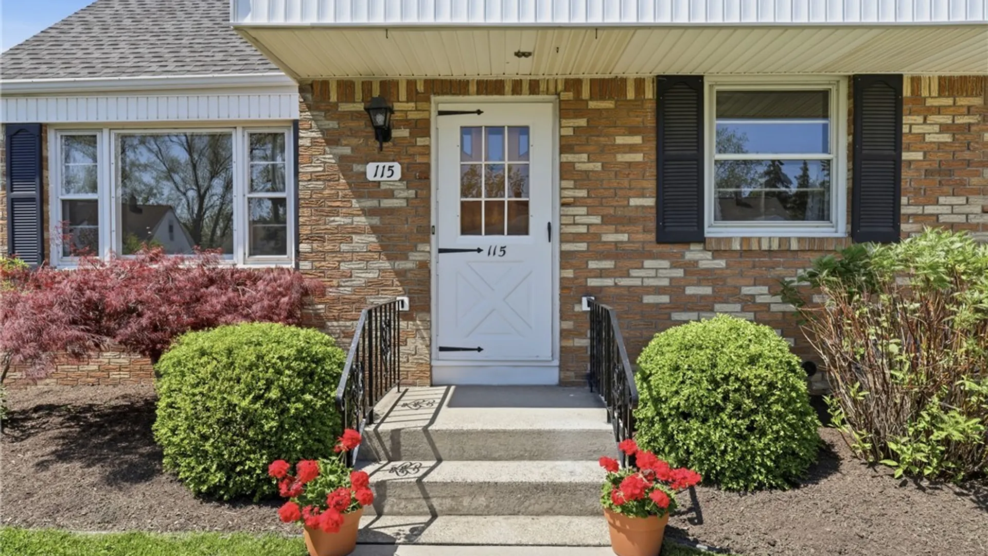 Property at 115 Cathedral Lane, Cheektowaga, NY 14225 6