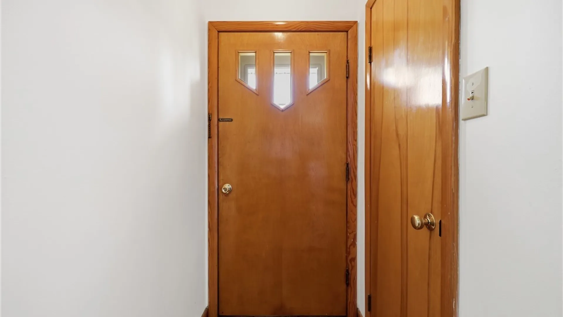 Property at 115 Cathedral Lane, Cheektowaga, NY 14225 7