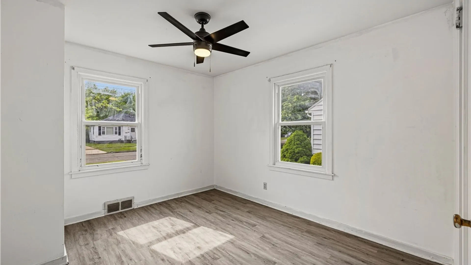 Property at 237 75th Street, Niagara Falls, NY 14304 9