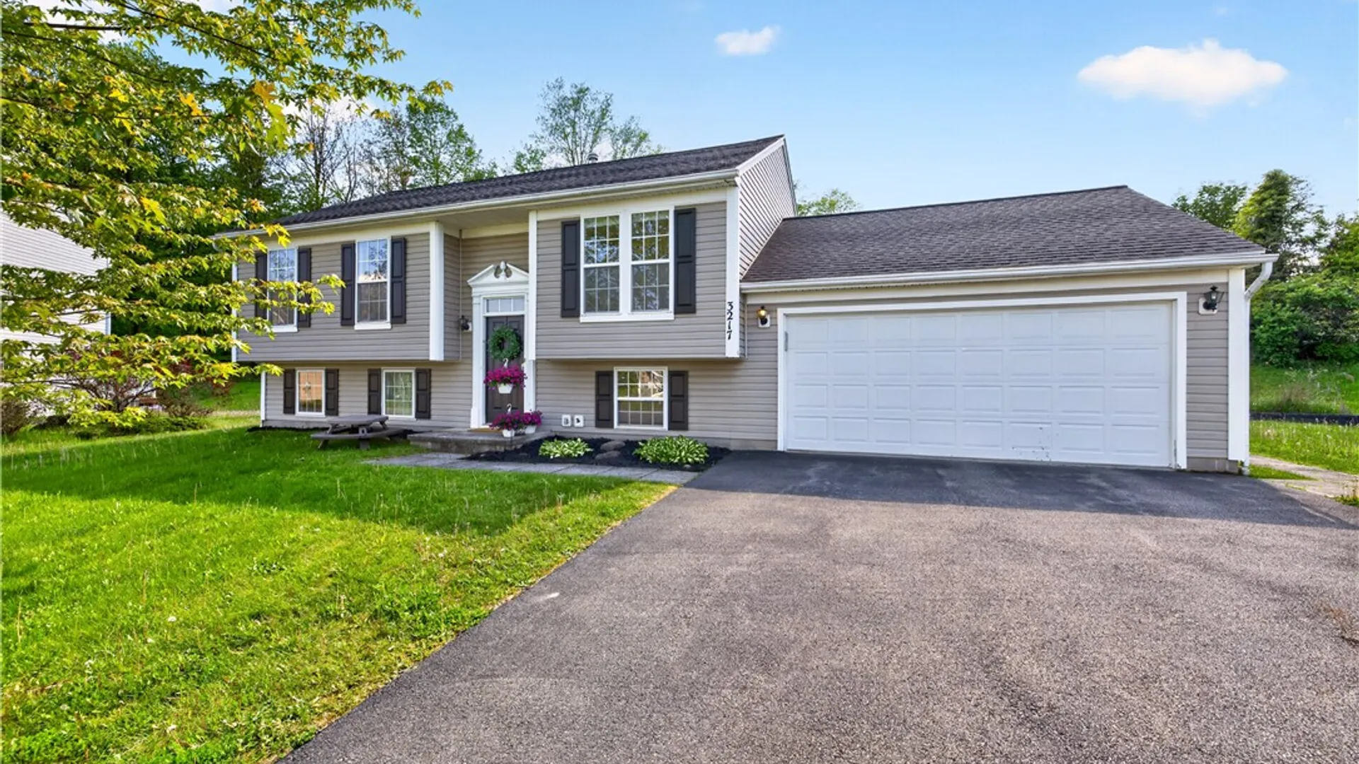 Property at 3217 Holly Crescent, Macedon, NY 14502 3