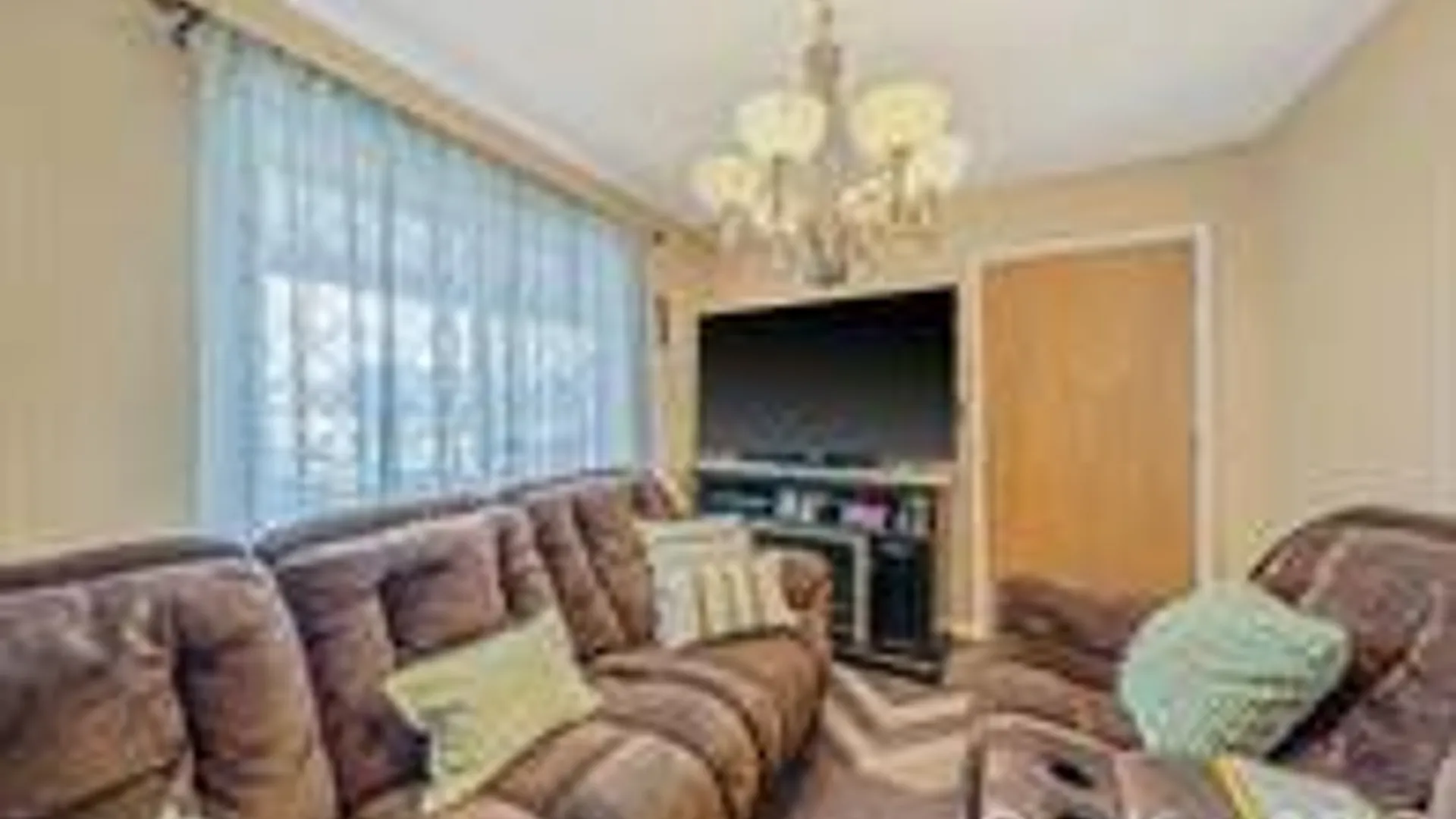 Property at 100 Anderson Ave, North Babylon, NY 11703 17