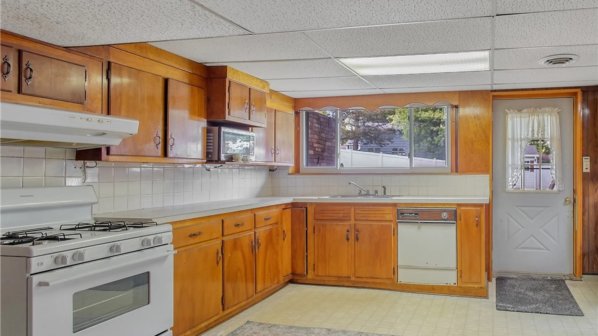 Property at 7 Devon Place, Camillus, NY 13031 30