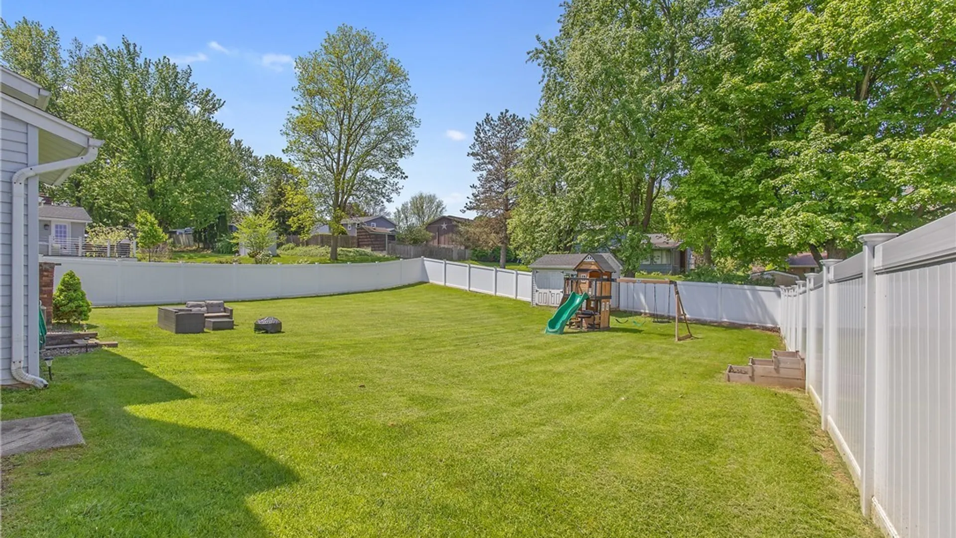 Property at 7 Devon Place, Camillus, NY 13031 32
