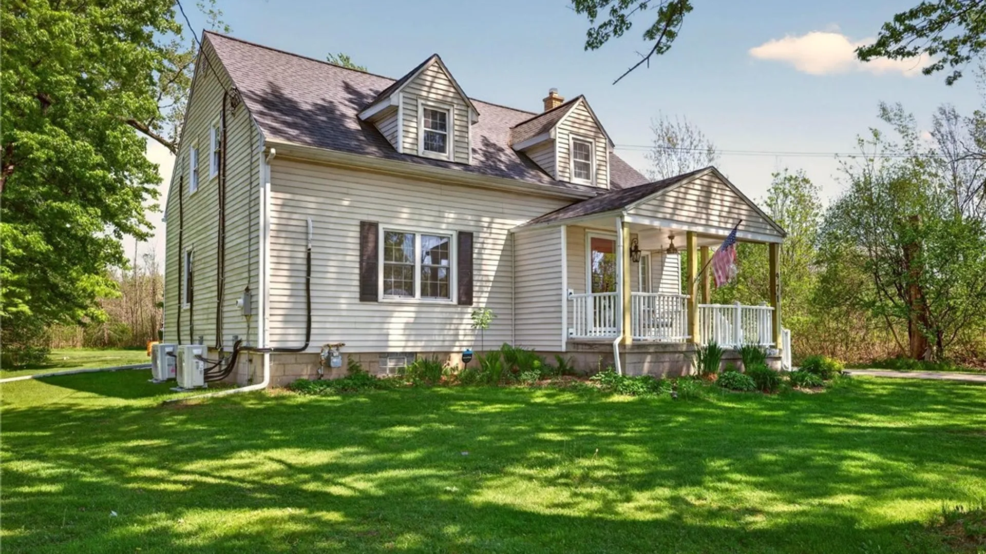Property at 971 Aurora Street, Elma, NY 14086 2