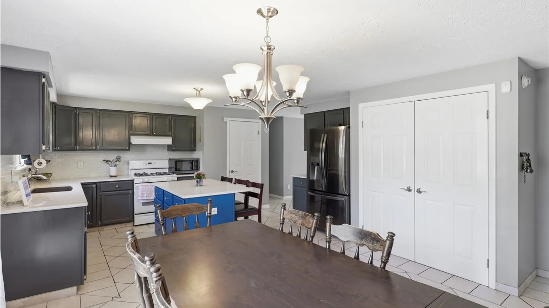 Property at 10 Da Vinci Drive, Chili, NY 14624 11