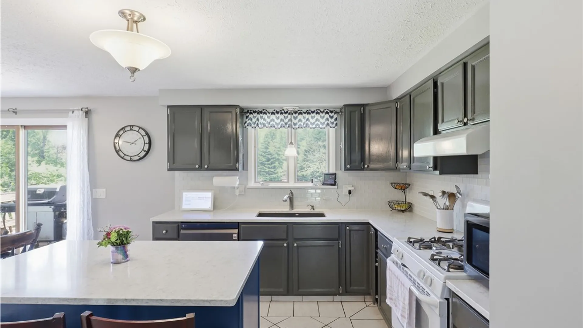 Property at 10 Da Vinci Drive, Chili, NY 14624 8