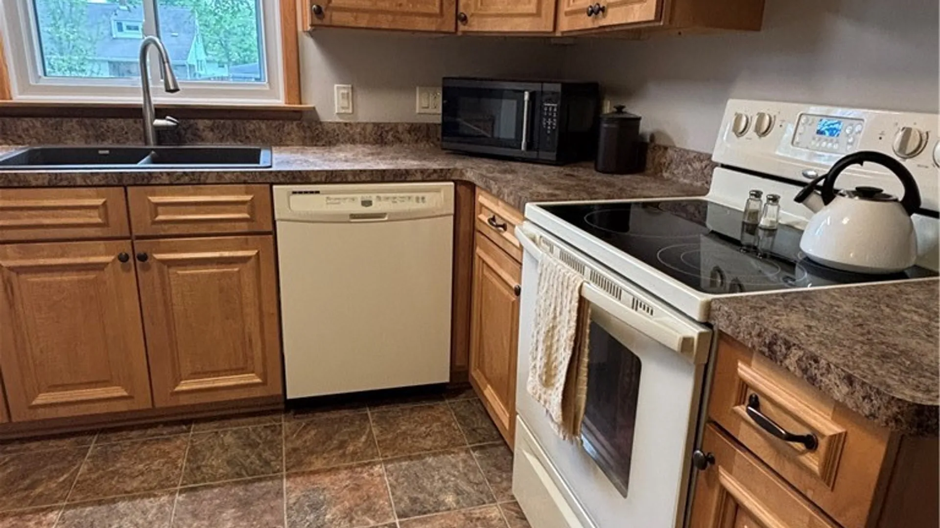 Property at 13 Eisenhower Drive, Lockport City, NY 14094 12