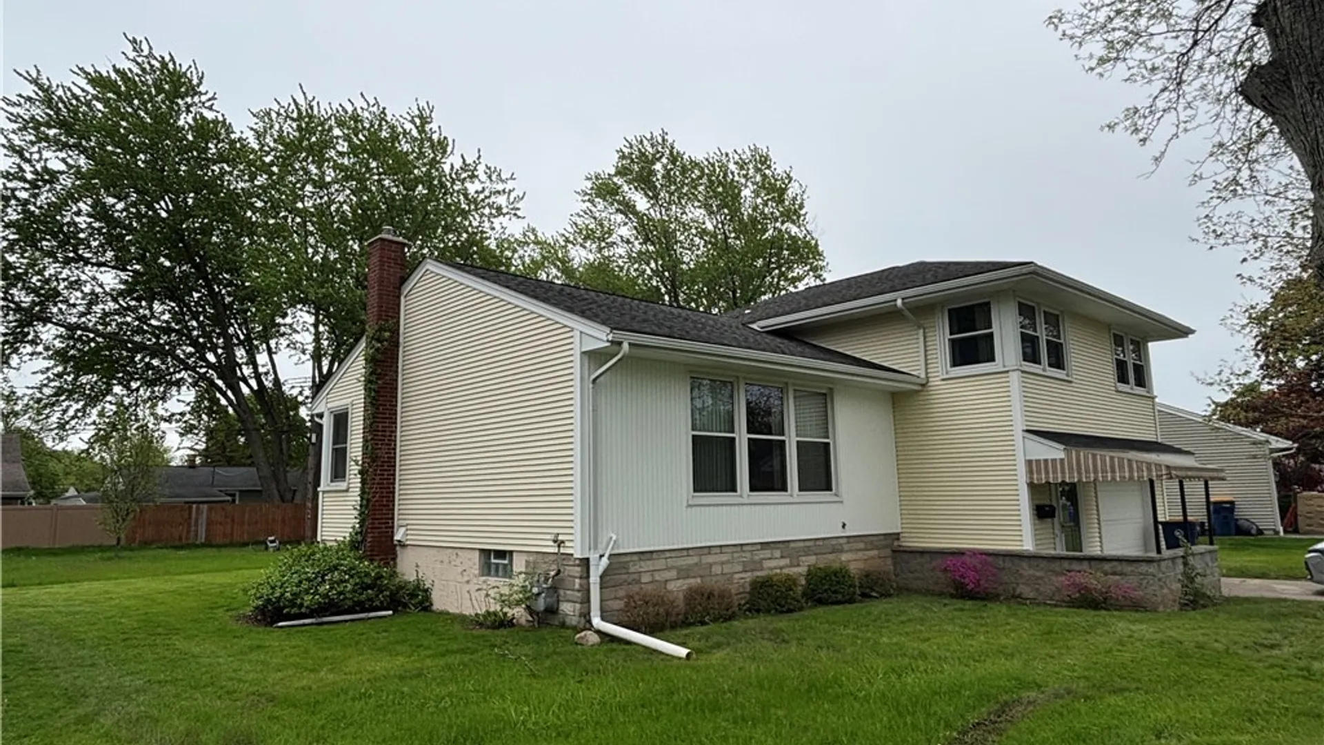 Property at 13 Eisenhower Drive, Lockport City, NY 14094 2