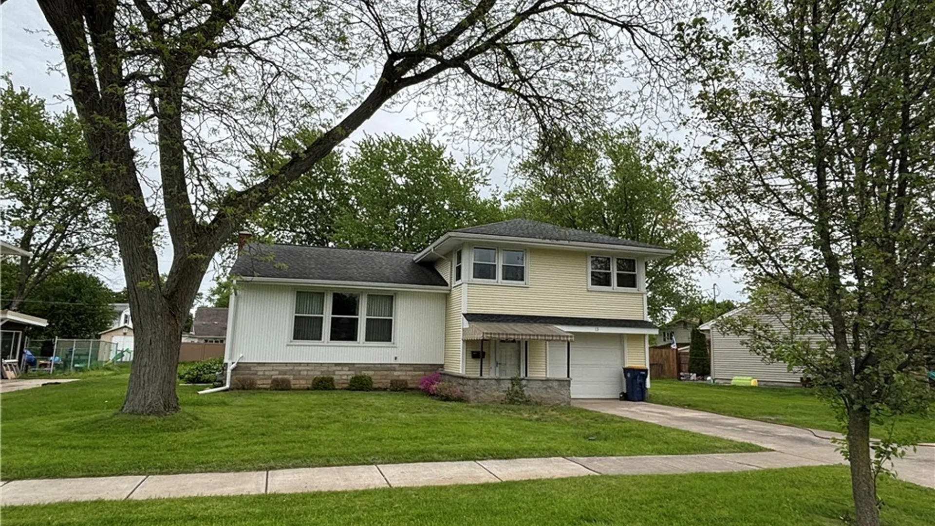 Property at 13 Eisenhower Drive, Lockport City, NY 14094 3