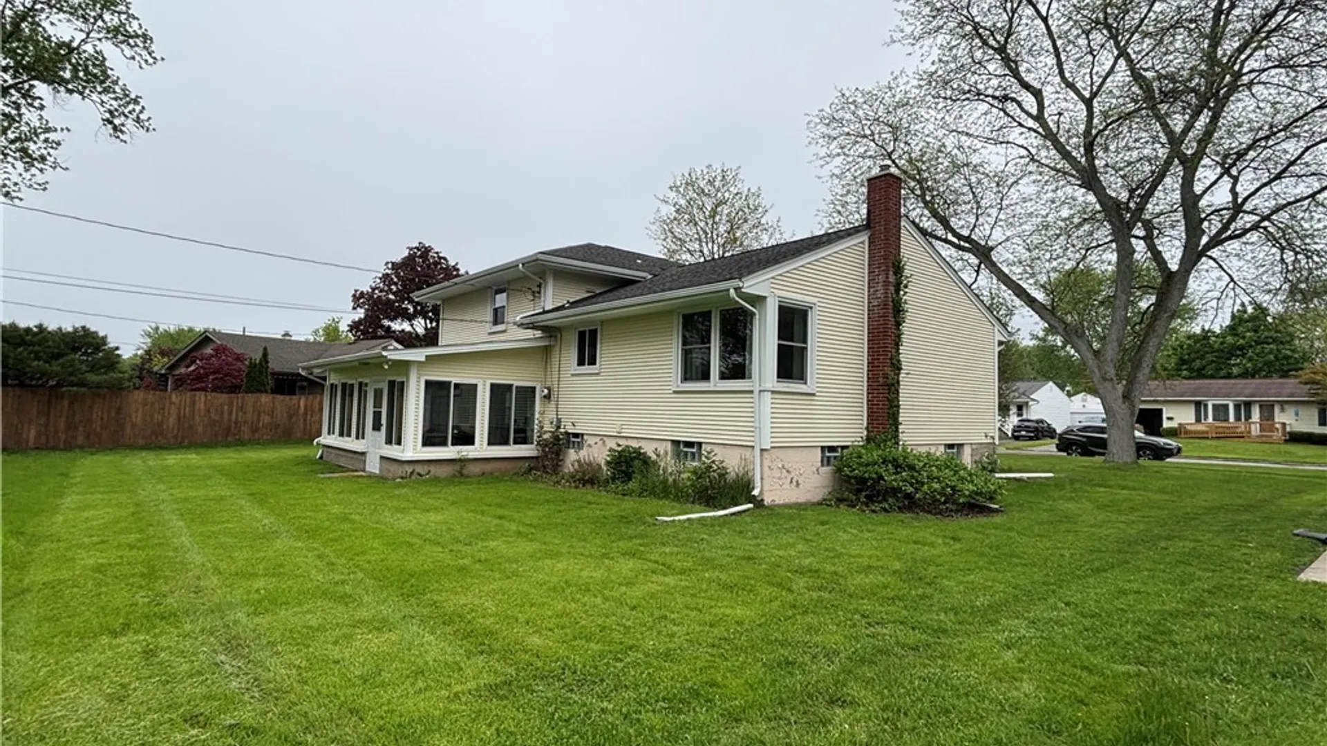 Property at 13 Eisenhower Drive, Lockport City, NY 14094 4