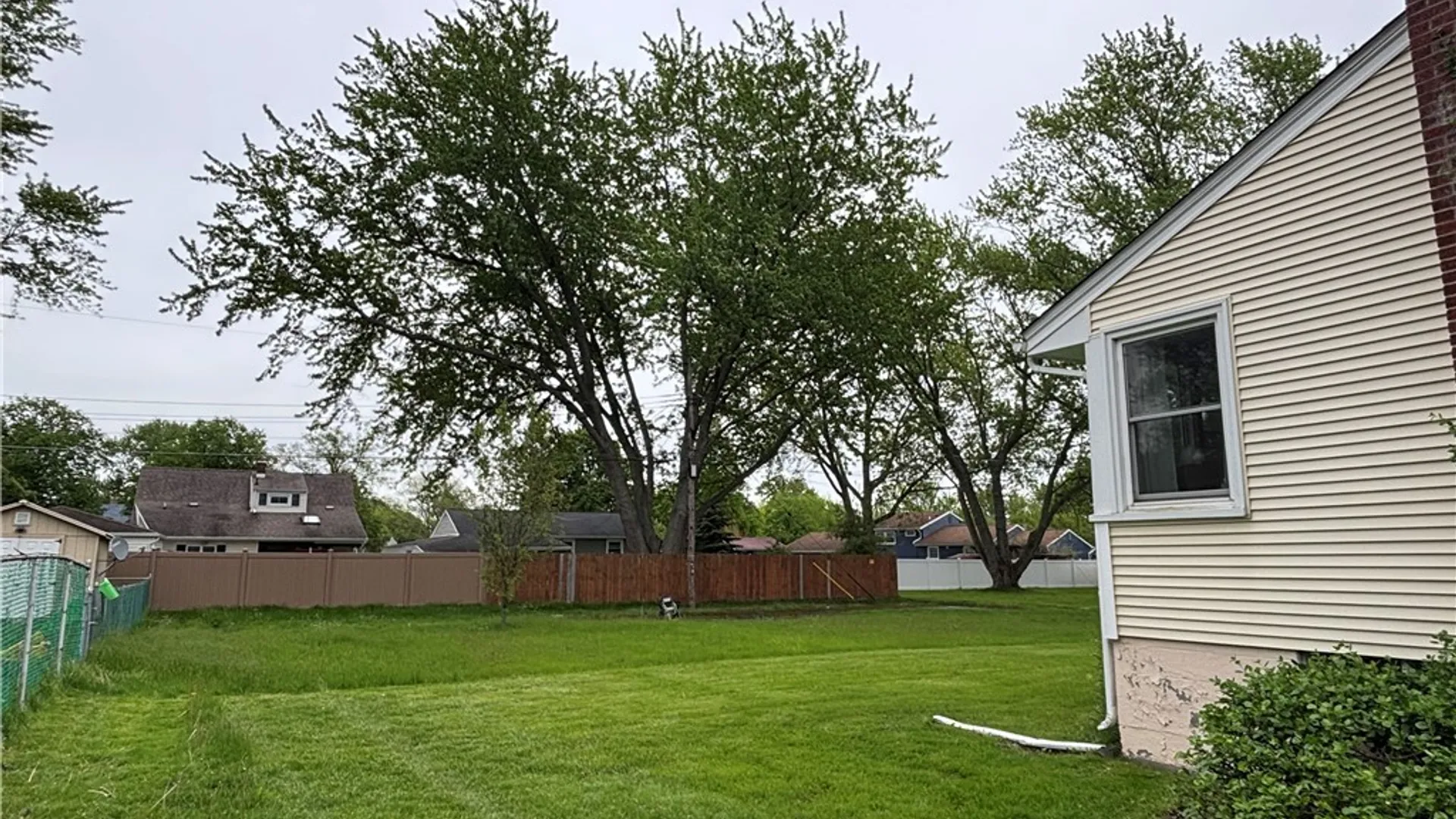 Property at 13 Eisenhower Drive, Lockport City, NY 14094 5