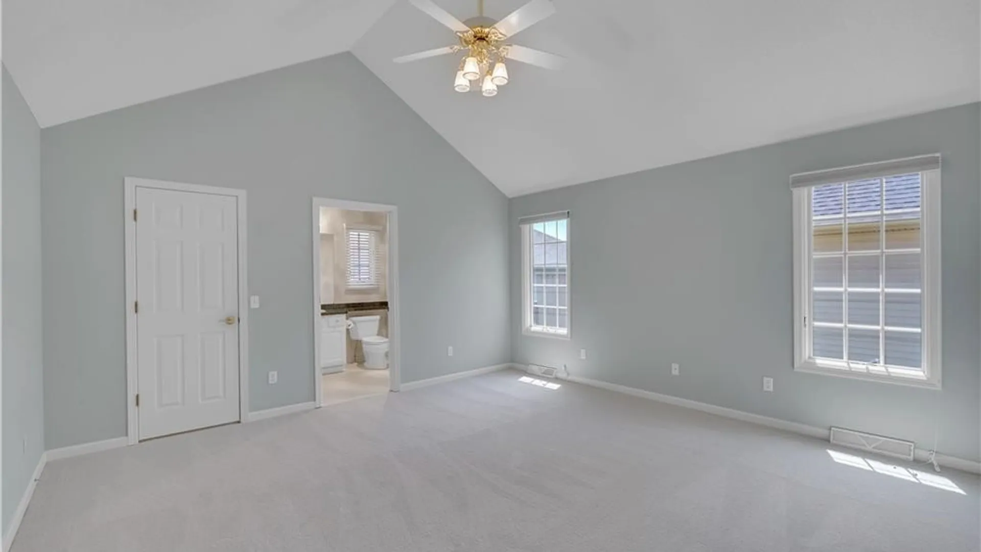Property at 5527 Hemdale Drive, Clarence, NY 14221 28
