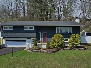 Property at 104 Ardsley Drive, DeWitt, NY 13214