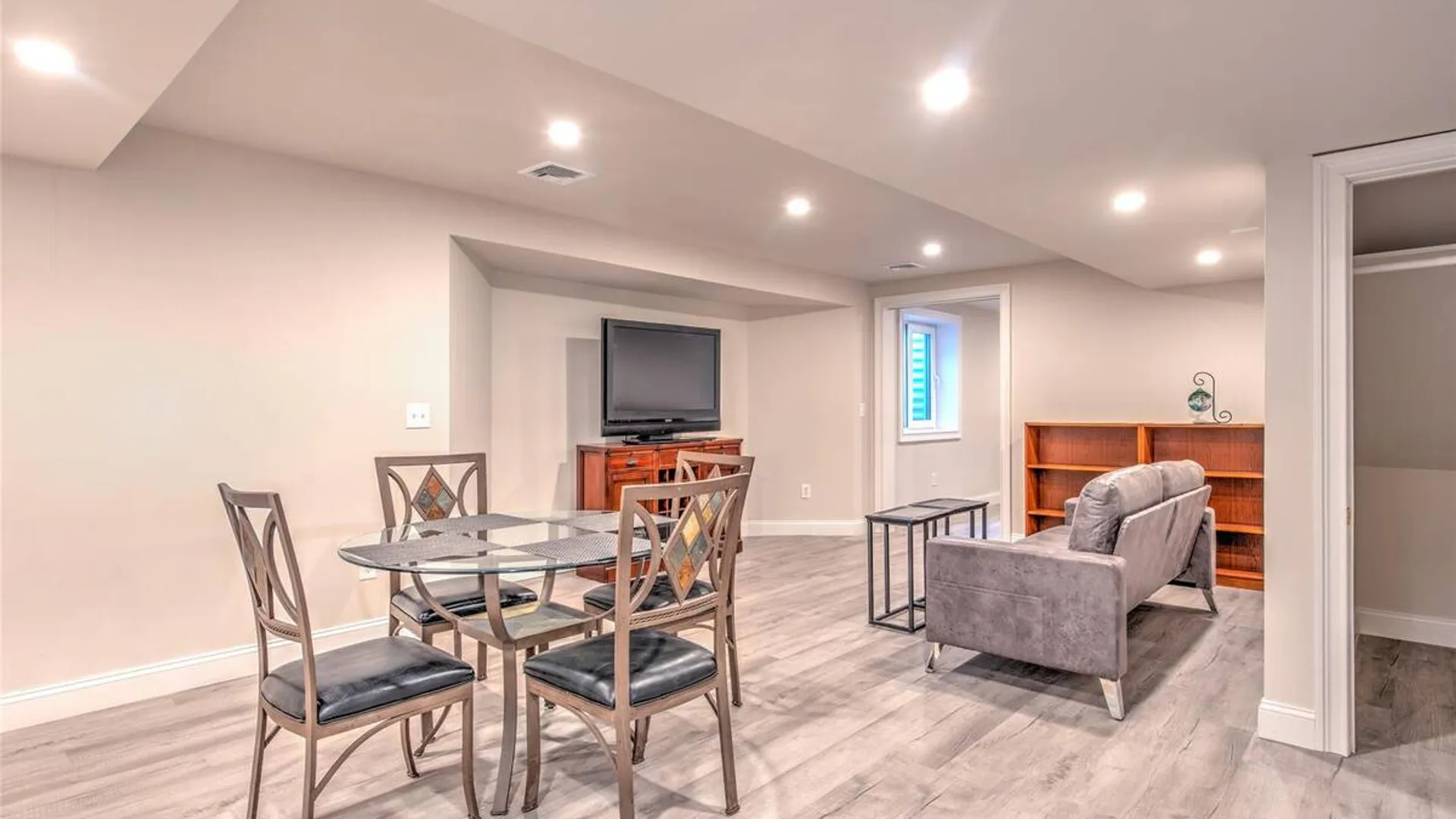 Property at 17 Cobbler Lane, Setauket, NY 11733 8
