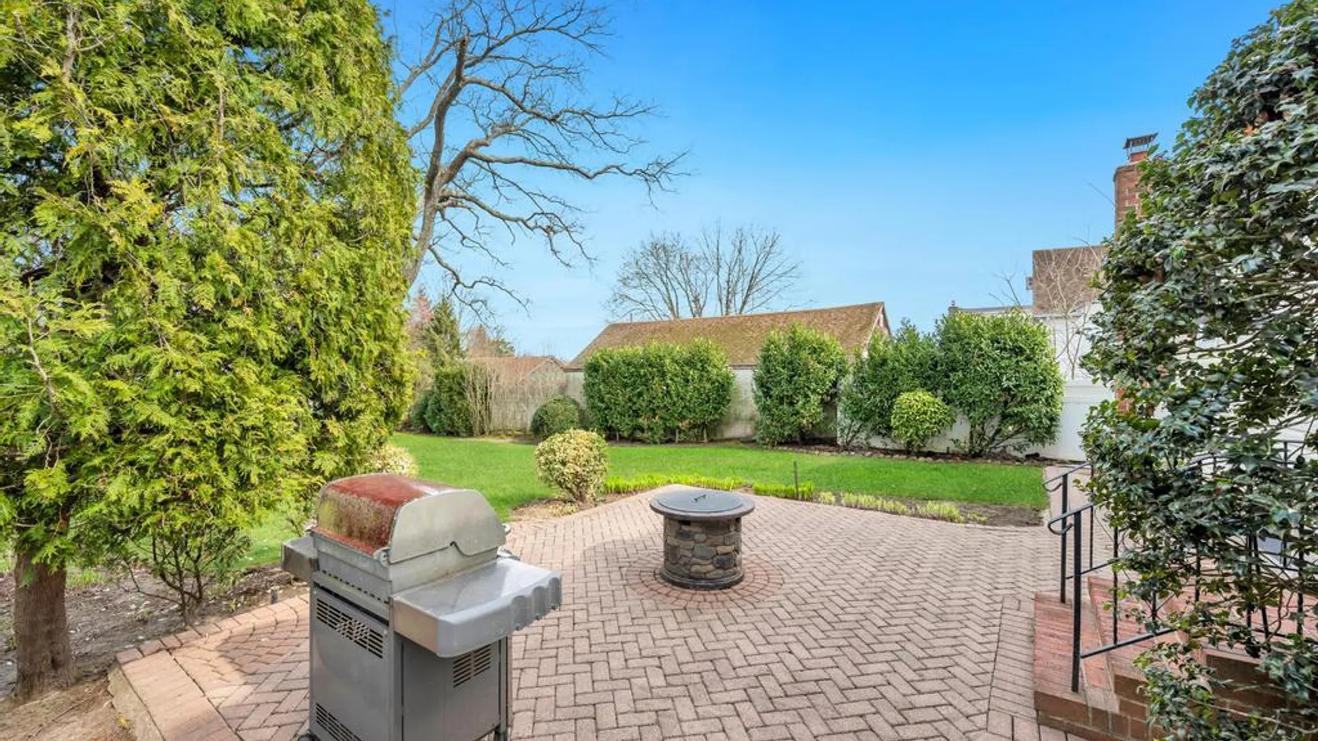 Property at 238 Centre Avenue, Lindenhurst, NY 11757 7