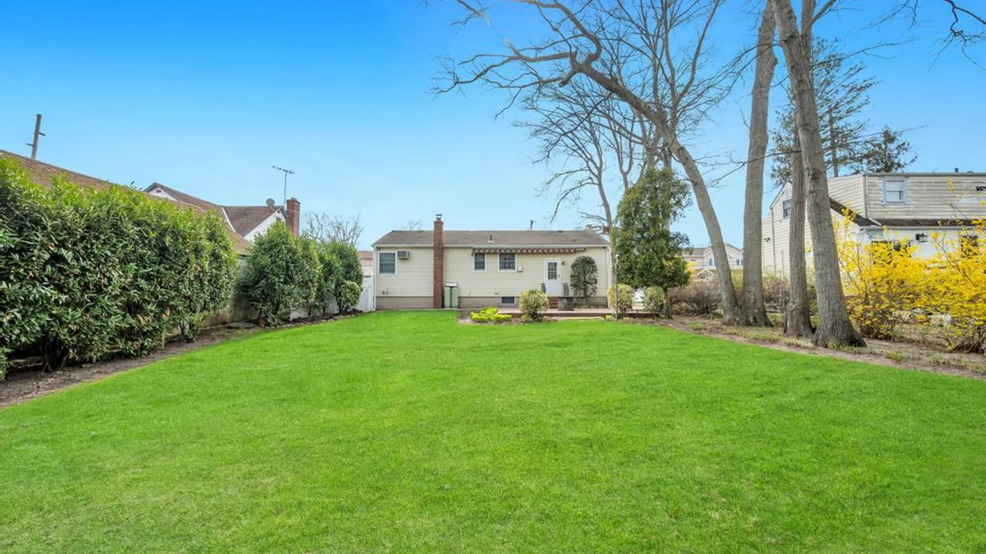 Property at 238 Centre Avenue, Lindenhurst, NY 11757 9