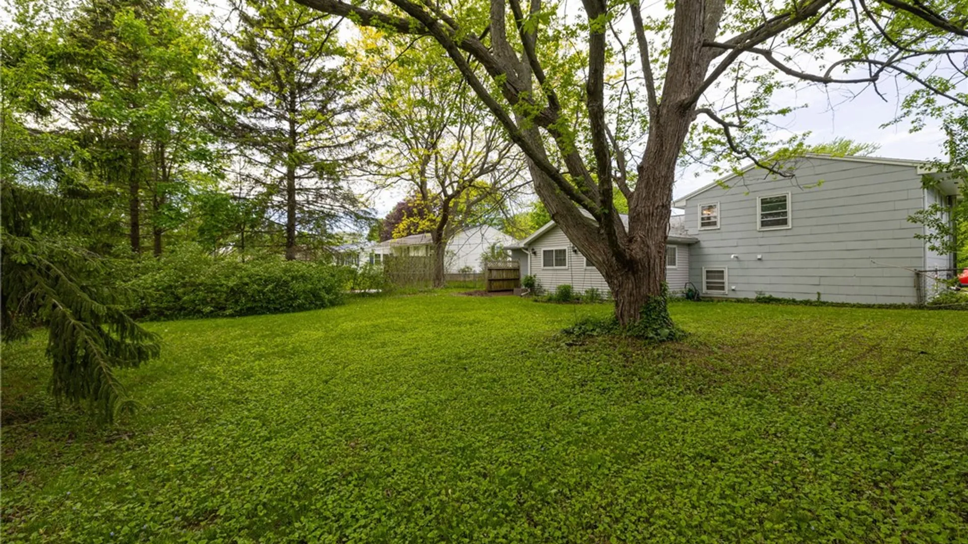 Property at 28 Jamee Lane, Gates, NY 14606 21