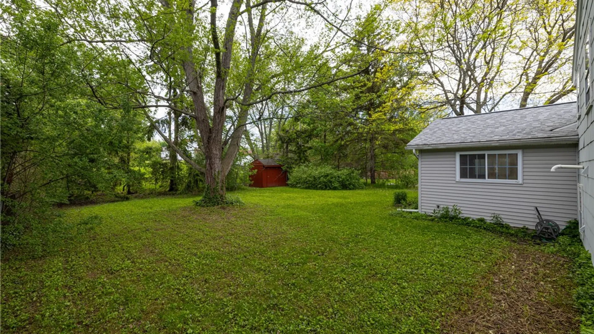 Property at 28 Jamee Lane, Gates, NY 14606 22