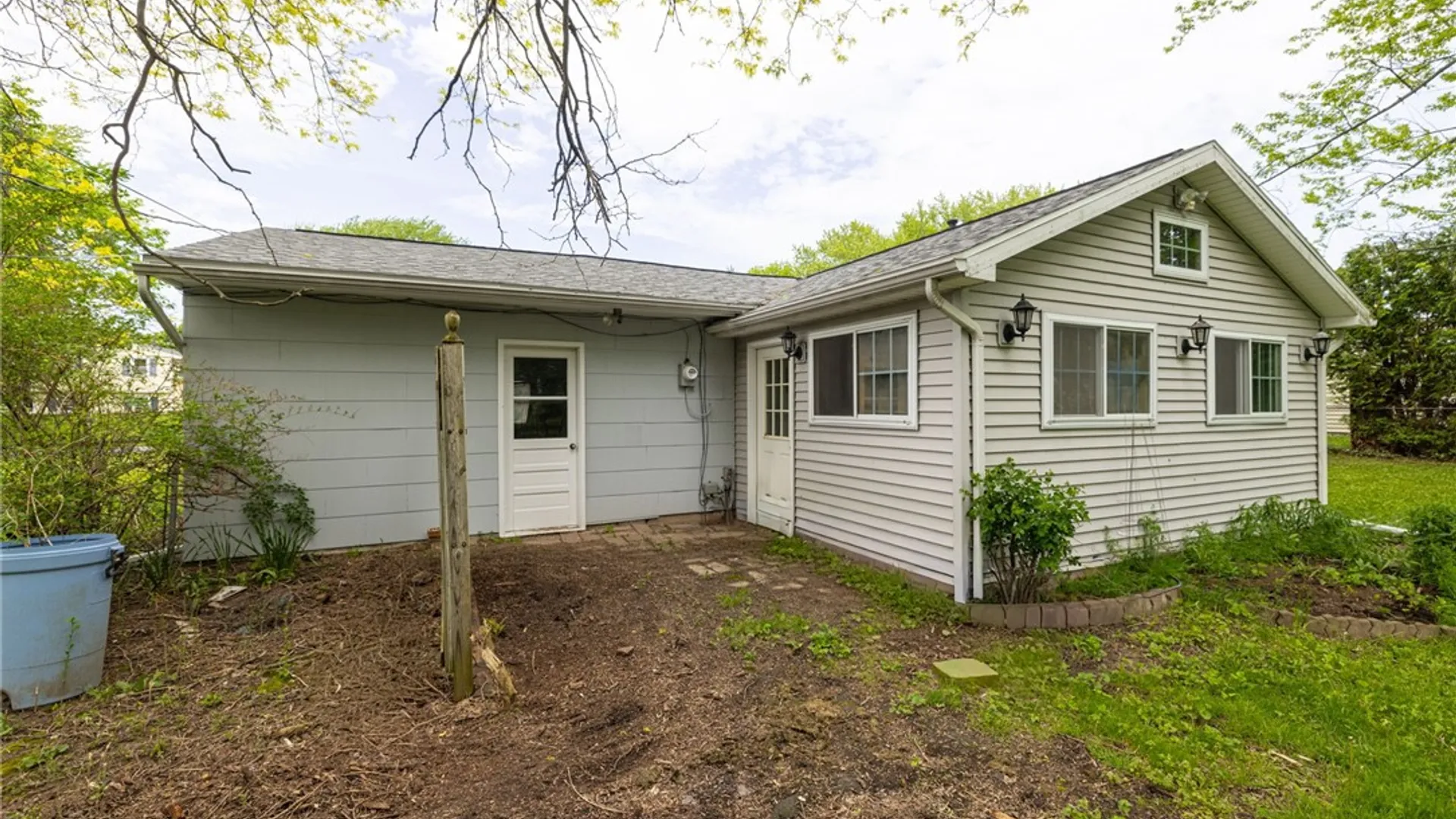 Property at 28 Jamee Lane, Gates, NY 14606 23