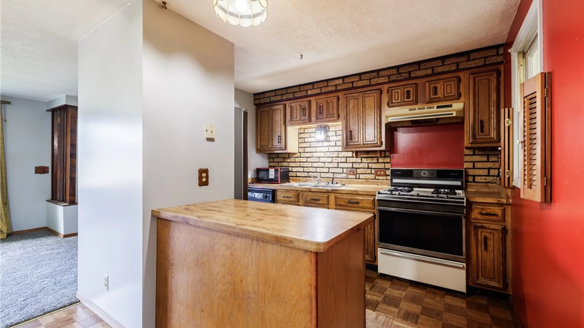 Property at 28 Jamee Lane, Gates, NY 14606 7