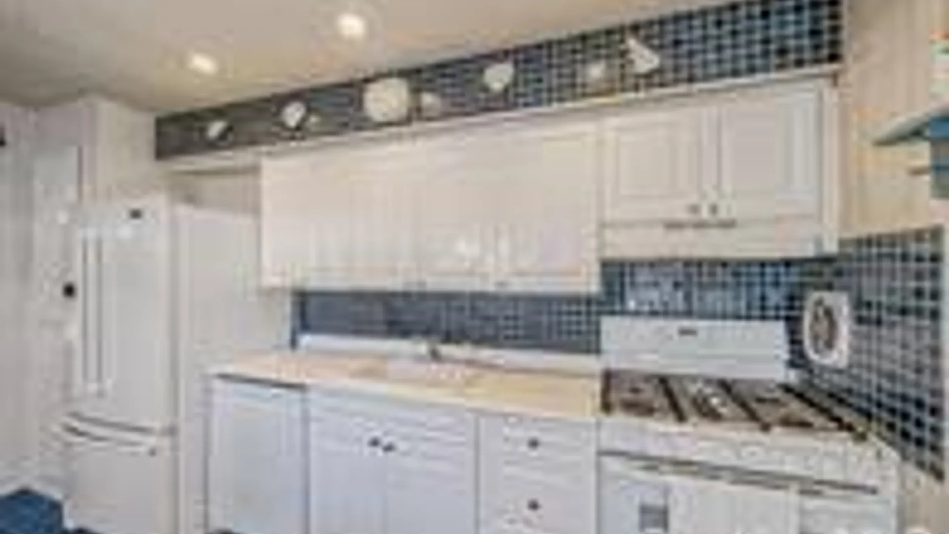 Property at 289 W 17th St, Deer Park, NY 11729 10