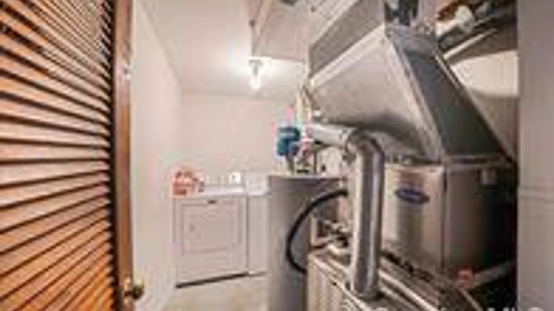 Property at 289 W 17th St, Deer Park, NY 11729 29