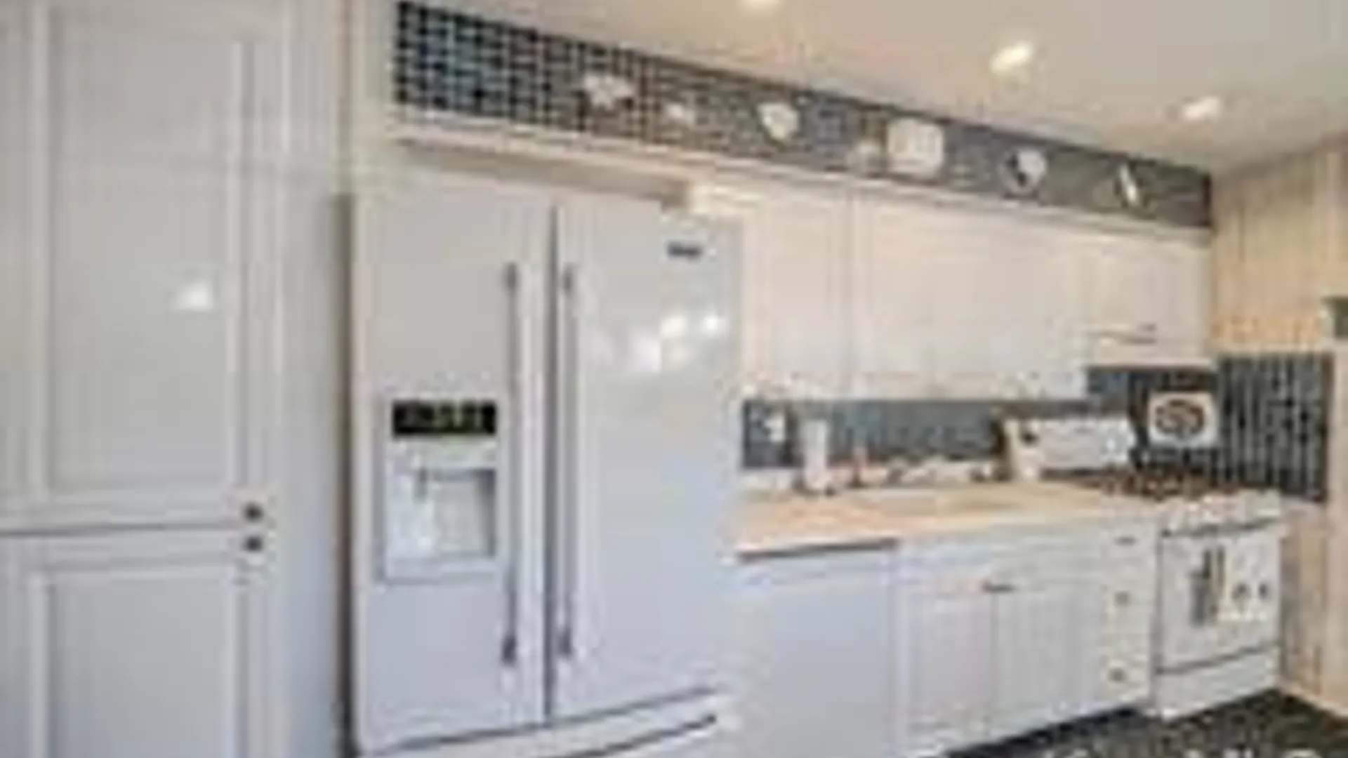 Property at 289 W 17th St, Deer Park, NY 11729 9