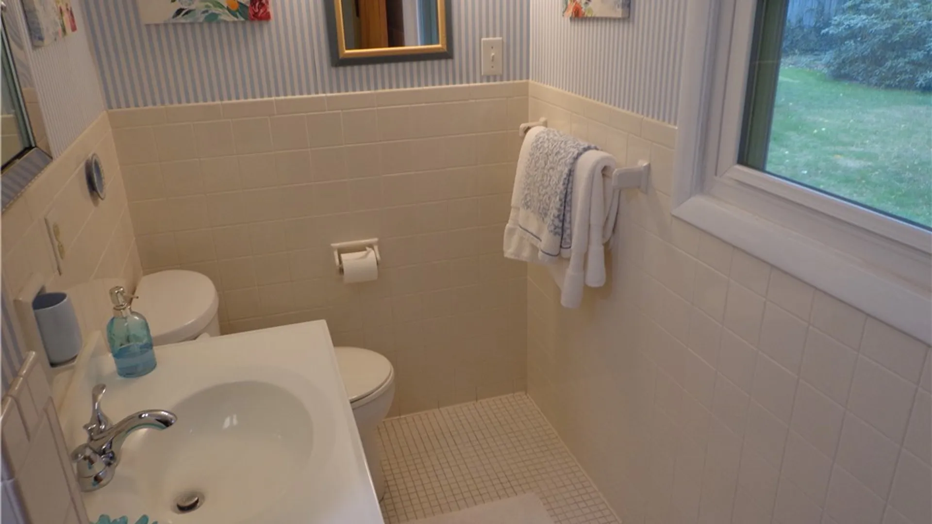 Property at 29 Tartarian Circle, Greece, NY 14612 18