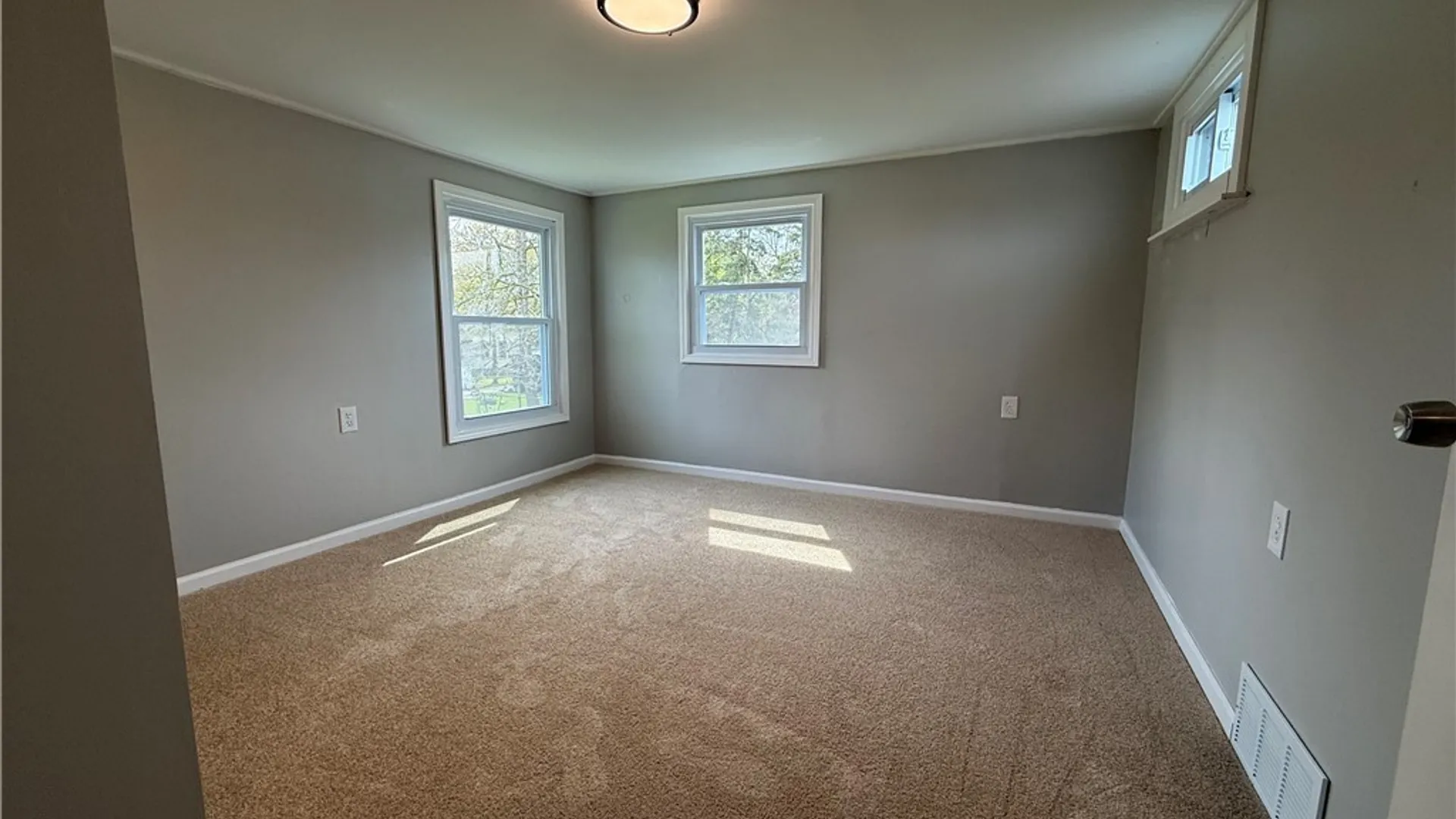 Property at 18 Bradford Court, West Seneca, NY 14224 11