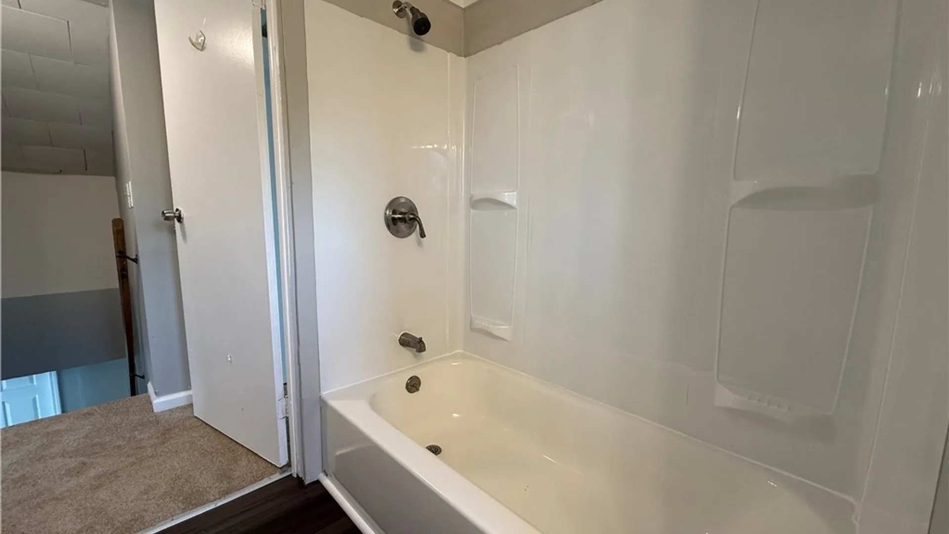 Property at 18 Bradford Court, West Seneca, NY 14224 14
