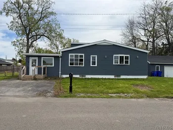 Property at 18 Bradford Court, West Seneca, NY 14224