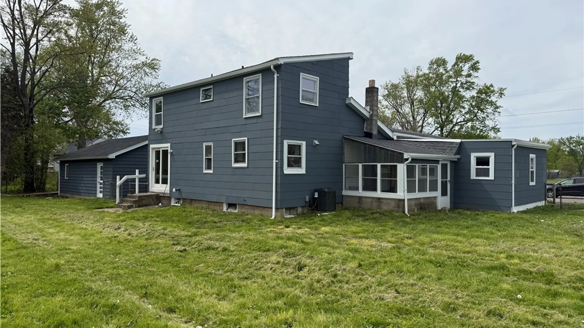 Property at 18 Bradford Court, West Seneca, NY 14224 2