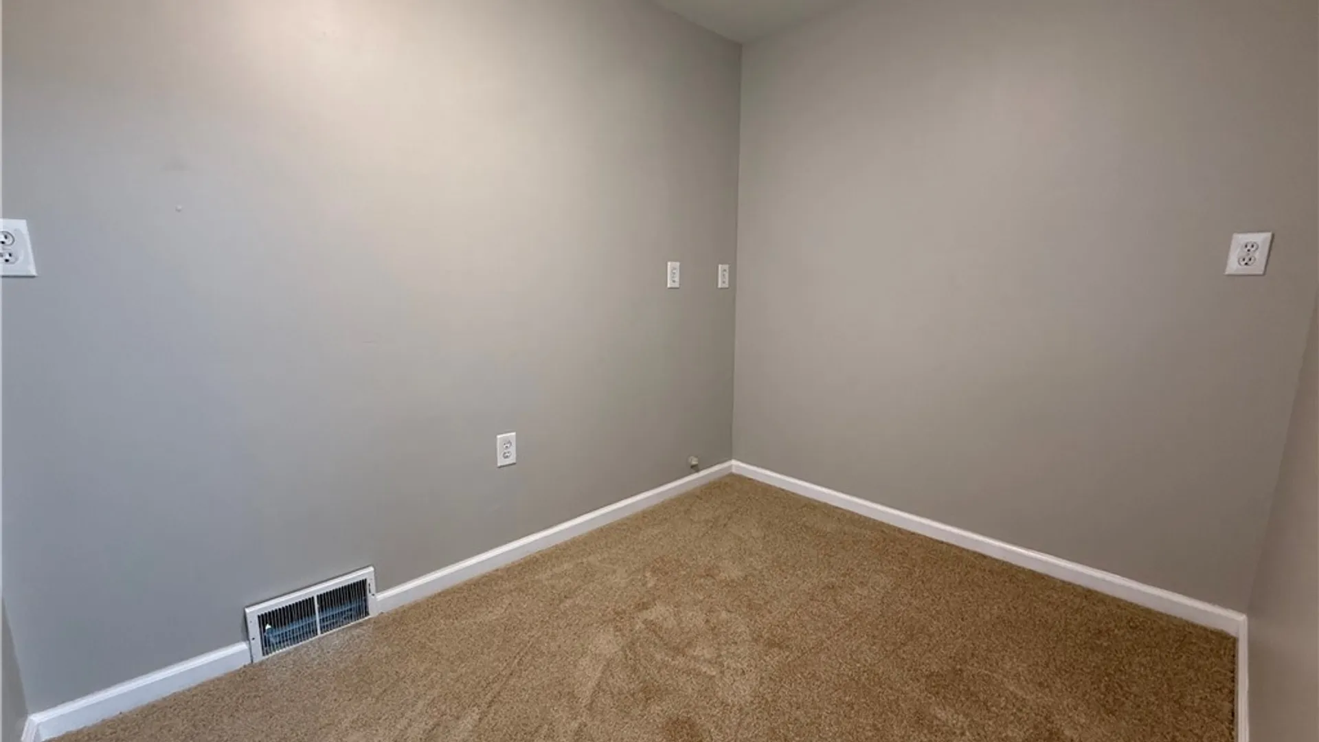 Property at 18 Bradford Court, West Seneca, NY 14224 24