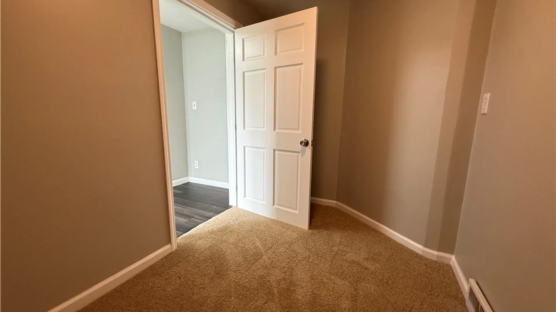 Property at 18 Bradford Court, West Seneca, NY 14224 25