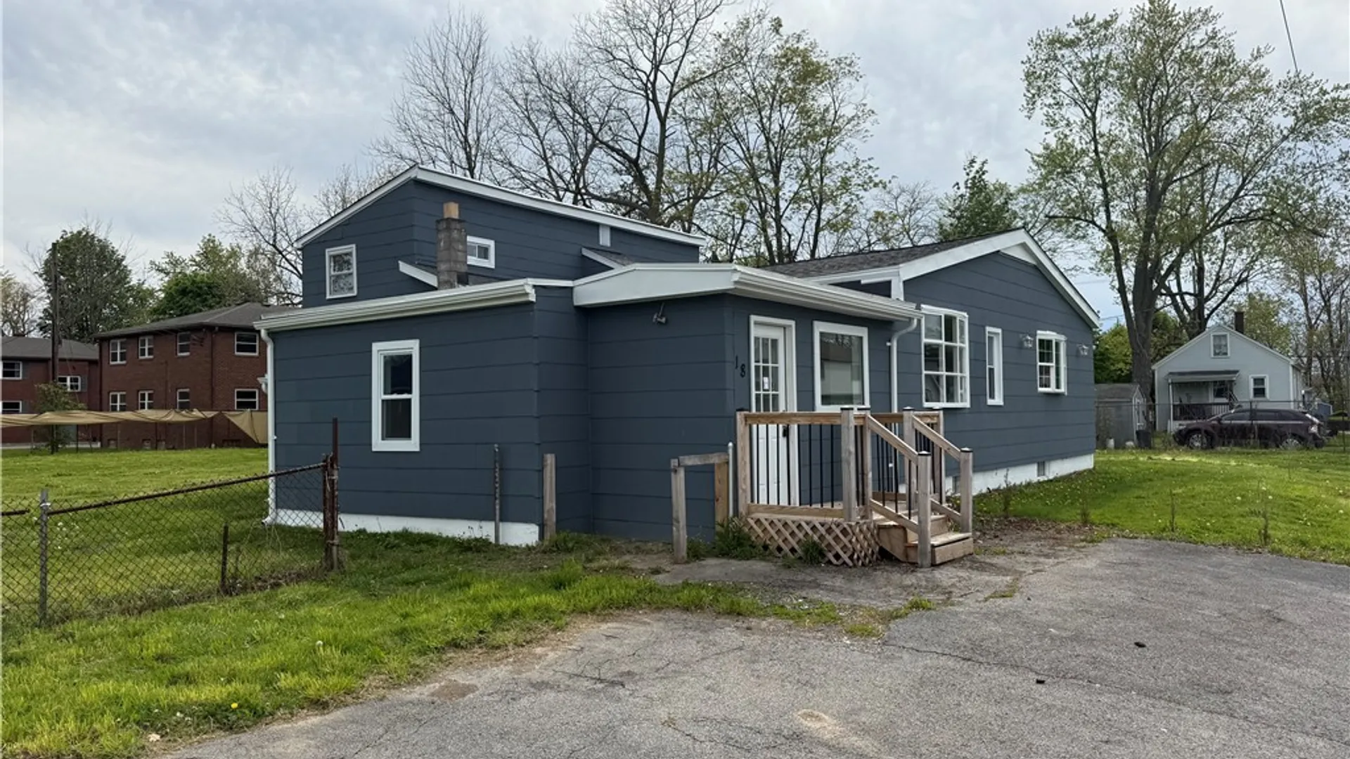 Property at 18 Bradford Court, West Seneca, NY 14224 5