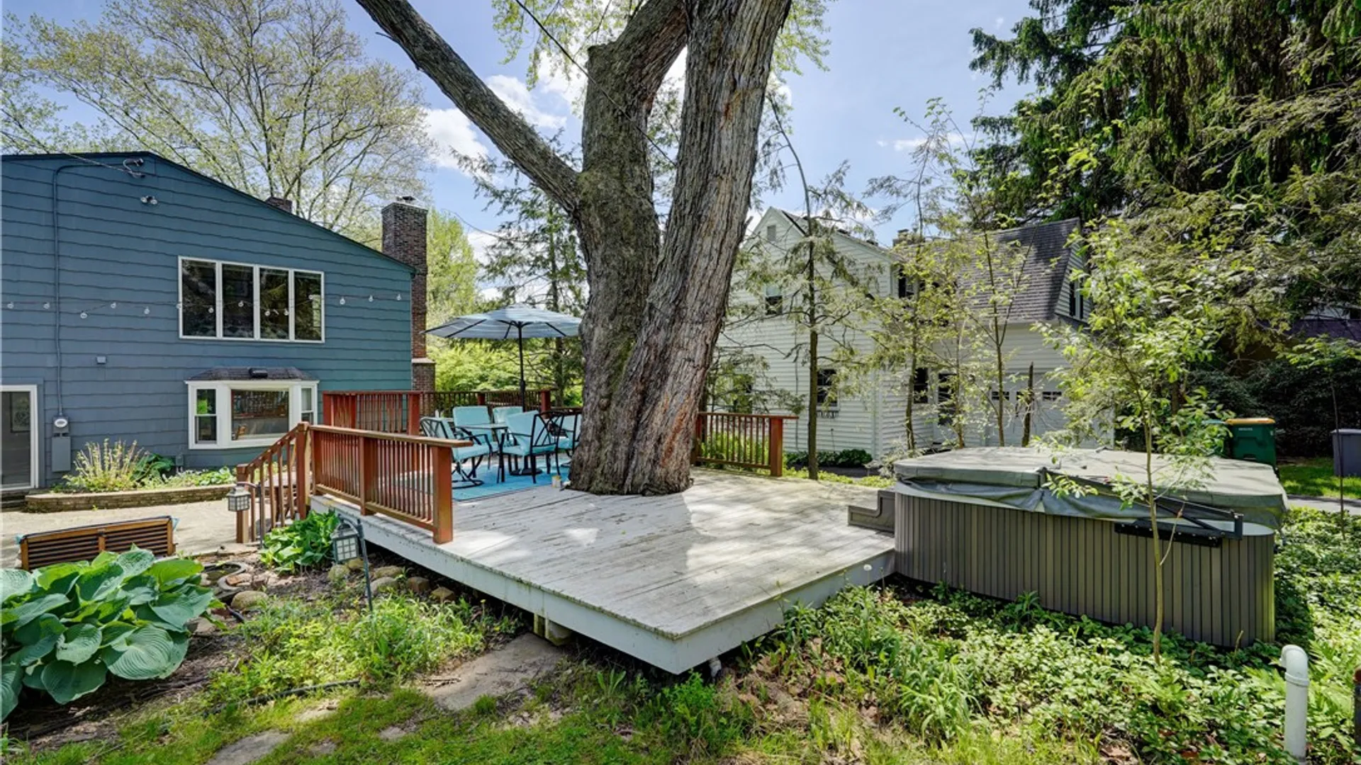 Property at 215 Roosevelt Road, Brighton, NY 14618 28
