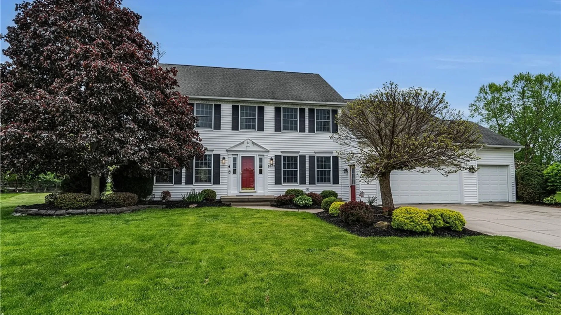 Property at 8610 Appleton Court, Clarence, NY 14051 3