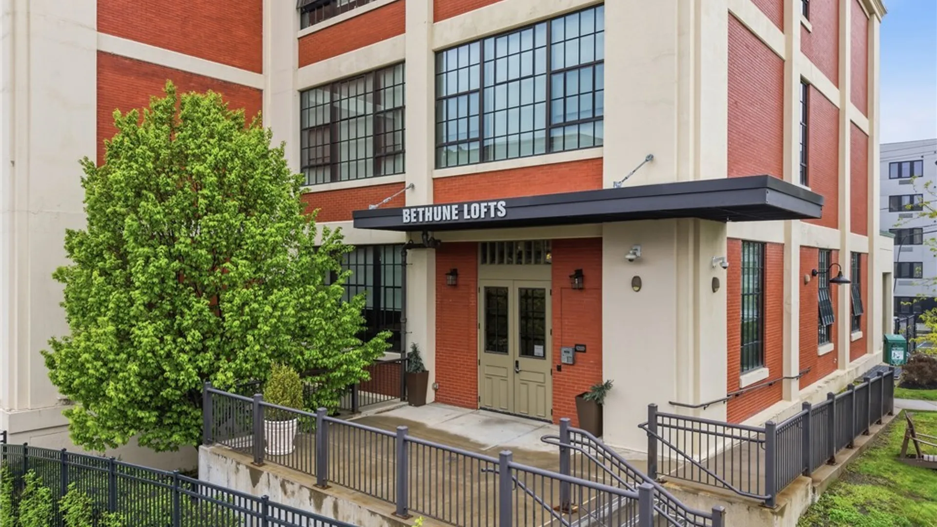 Property at 2917 Main St, Buffalo, NY 14214 2