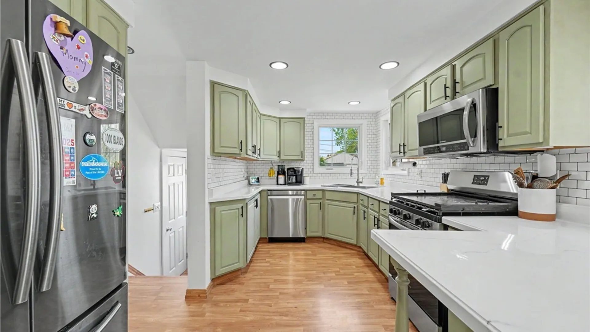 Property at 210 Woodcrest Drive, West Seneca, NY 14220 10