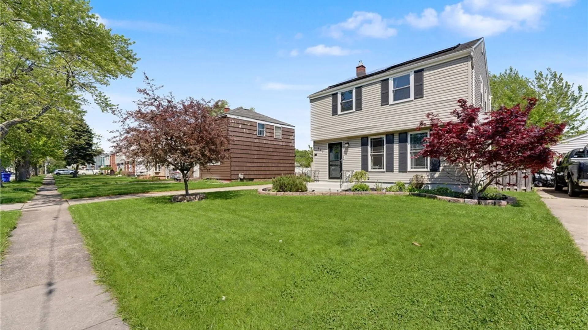 Property at 210 Woodcrest Drive, West Seneca, NY 14220 2