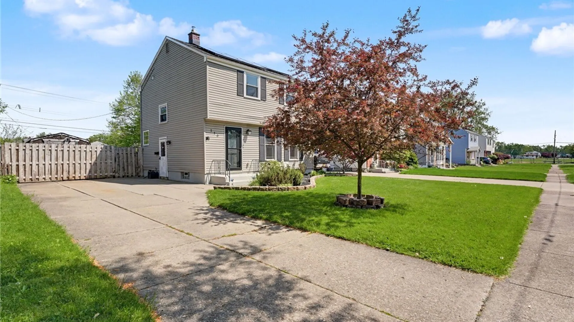Property at 210 Woodcrest Drive, West Seneca, NY 14220 3
