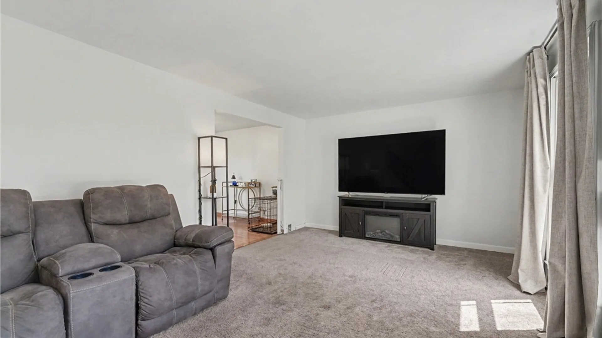 Property at 210 Woodcrest Drive, West Seneca, NY 14220 8