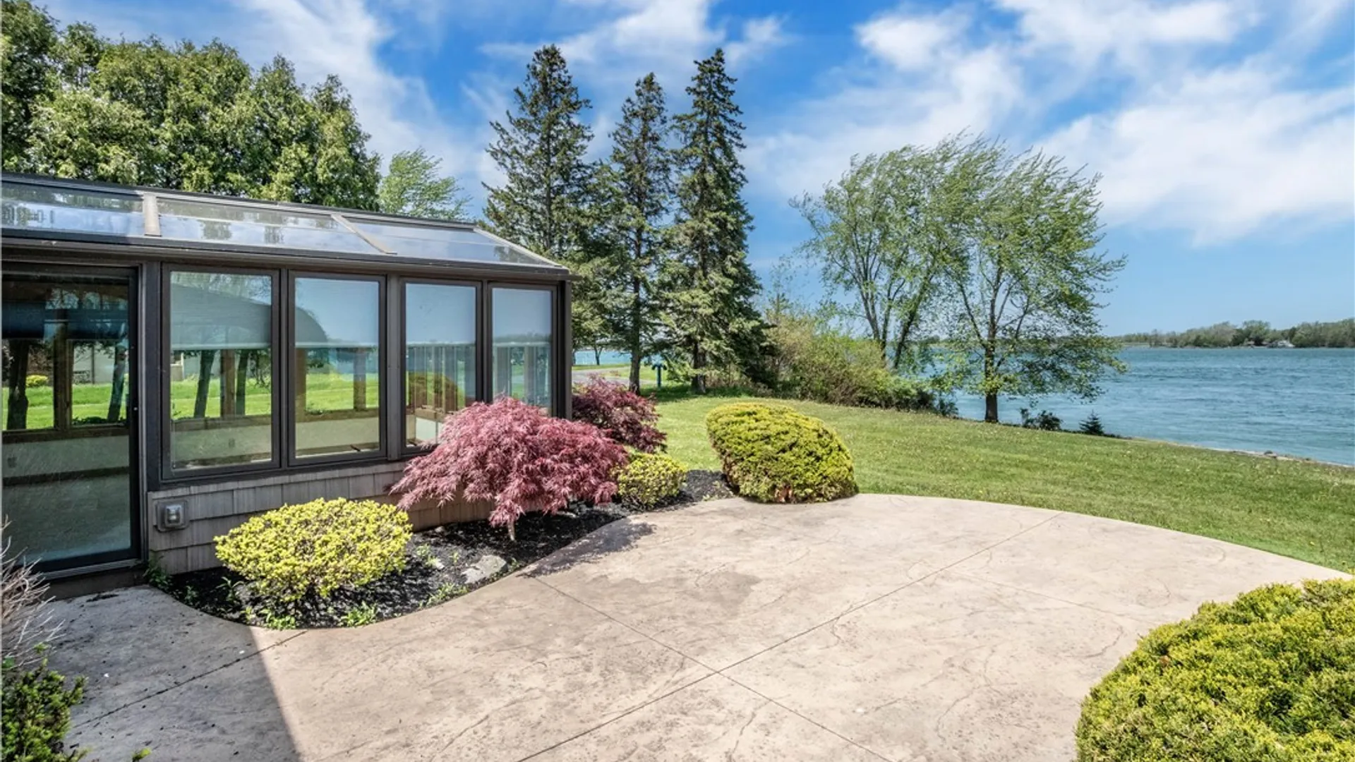Property at 5133 East River Road, Grand Island, NY 14072 5