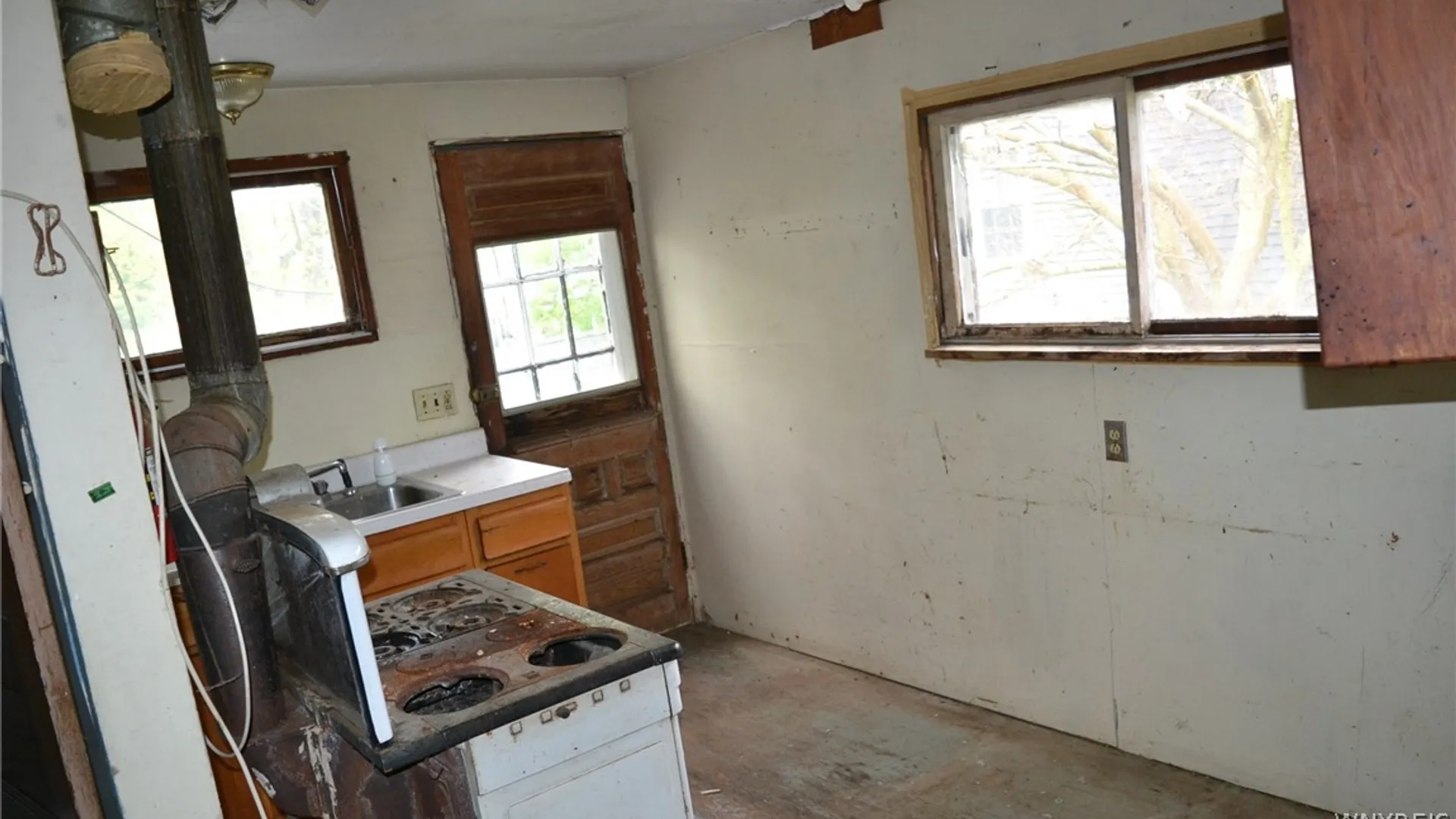 Property at 68 Pleasant Avenue, Lancaster, NY 14086 10