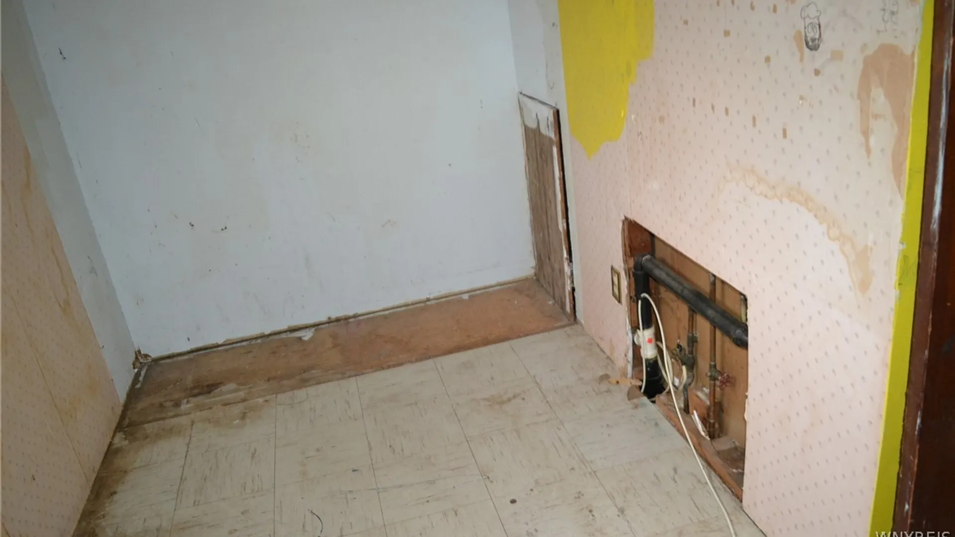 Property at 68 Pleasant Avenue, Lancaster, NY 14086 11