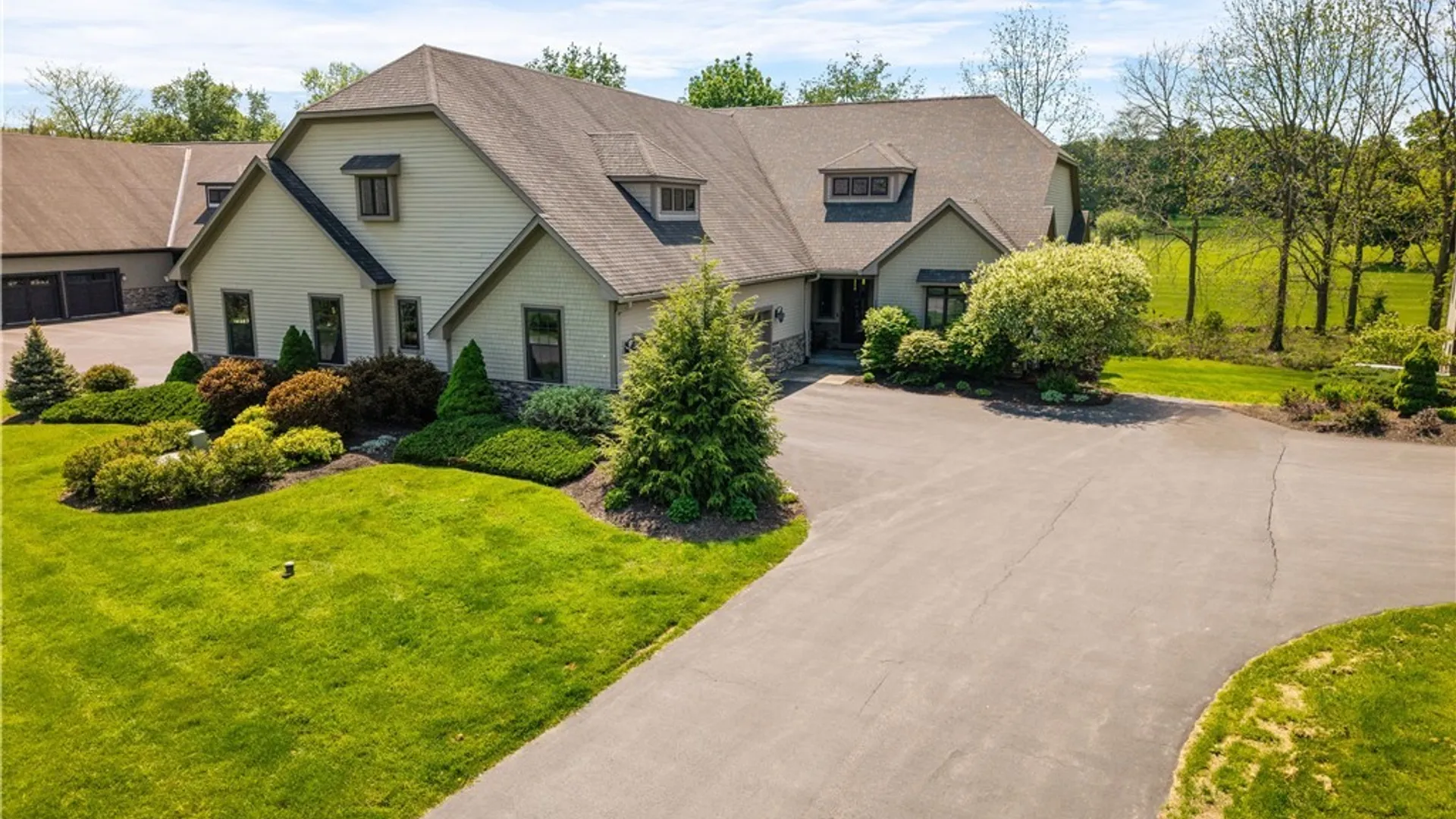 Property at 120 Buchmans Close Circle, Manlius, NY 13066 2