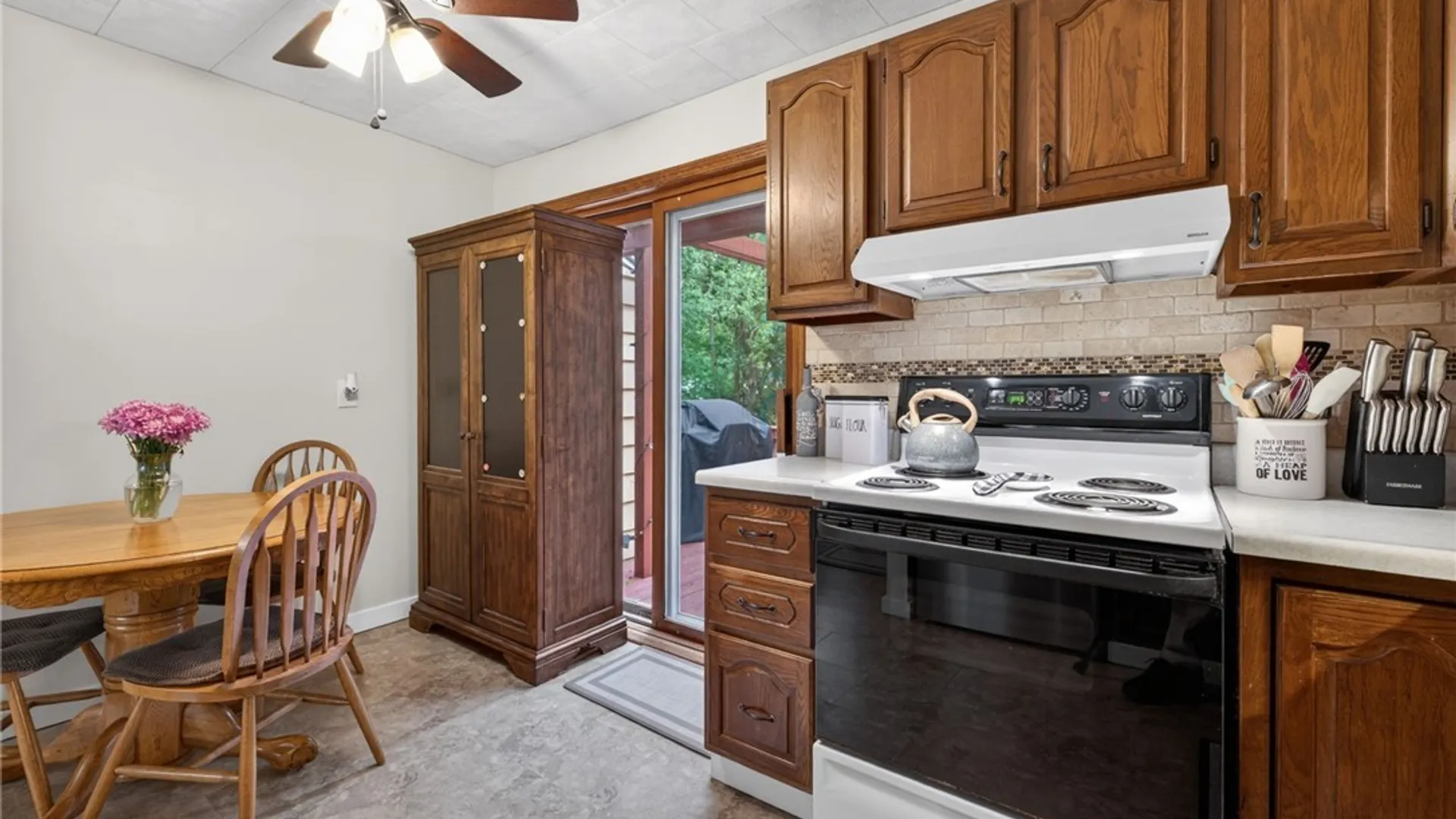 Property at 419 Fergerson Avenue, Clay, NY 13212 11